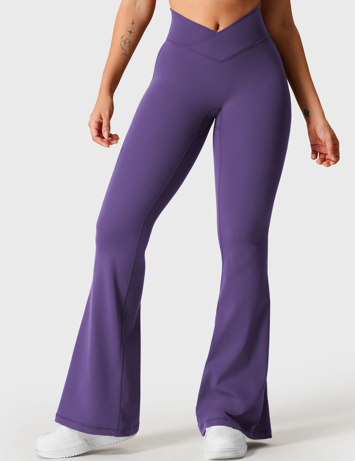 Leggings Kalie flare con vita a V