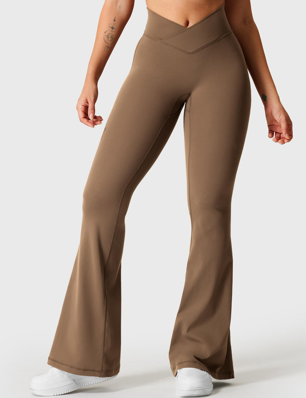 Leggings Kalie flare con vita a V