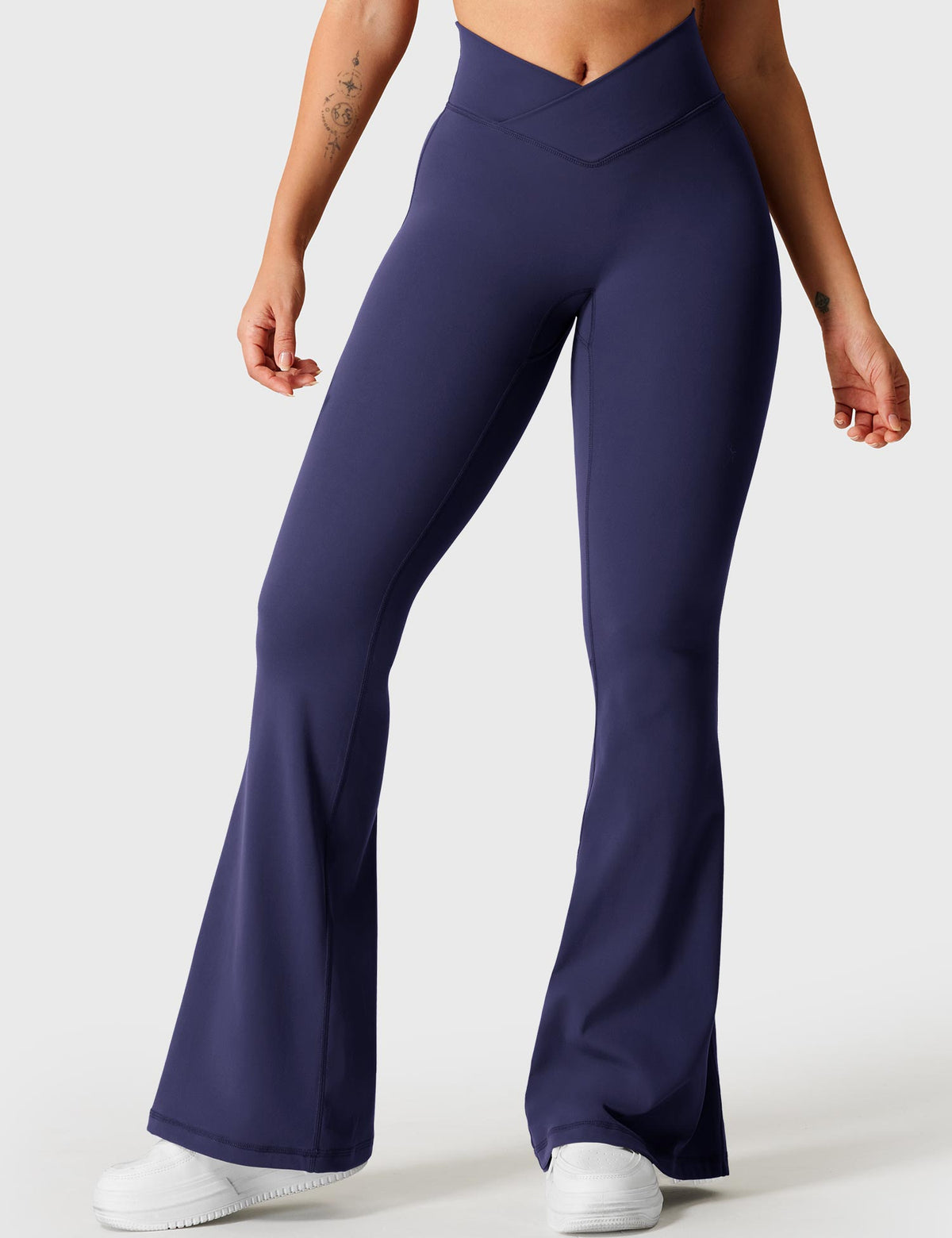 Leggings Kalie flare con vita a V