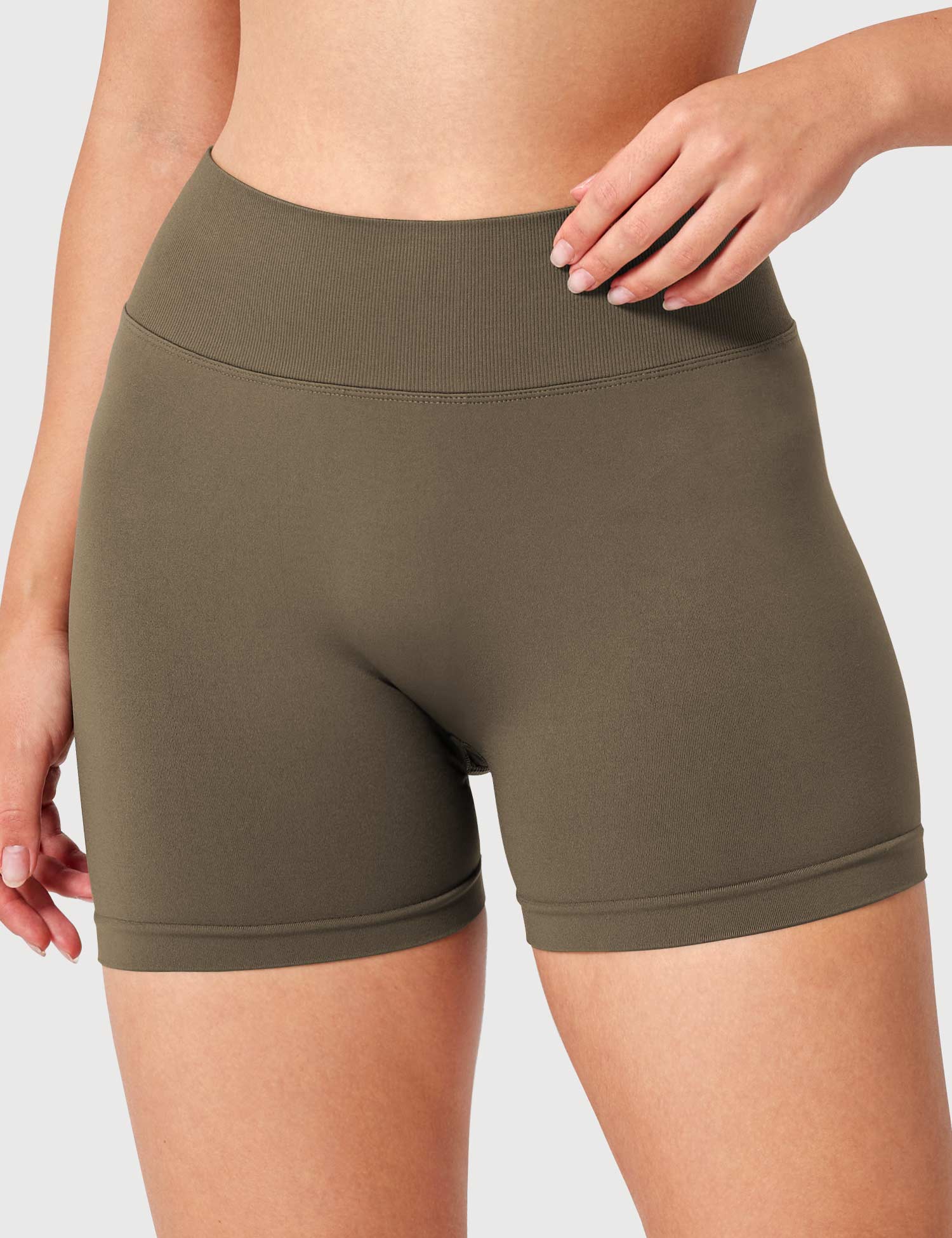 Yeoreo V Cross Liz Seamless Shorts 3.6"