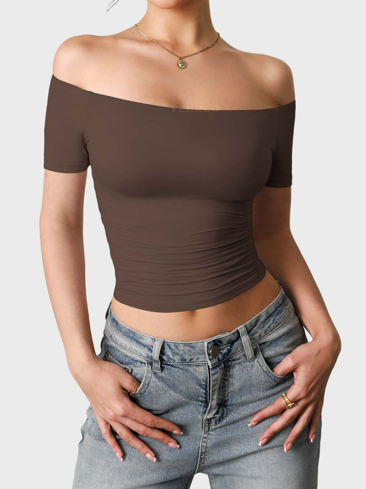 Top Luzlie con spalle scoperte a manica corta