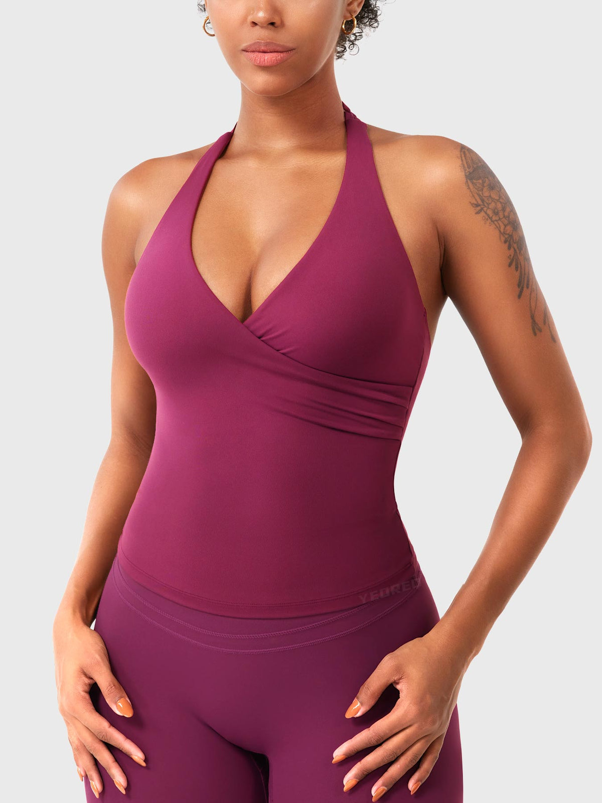 Canotta Elevine halter con scollo a V