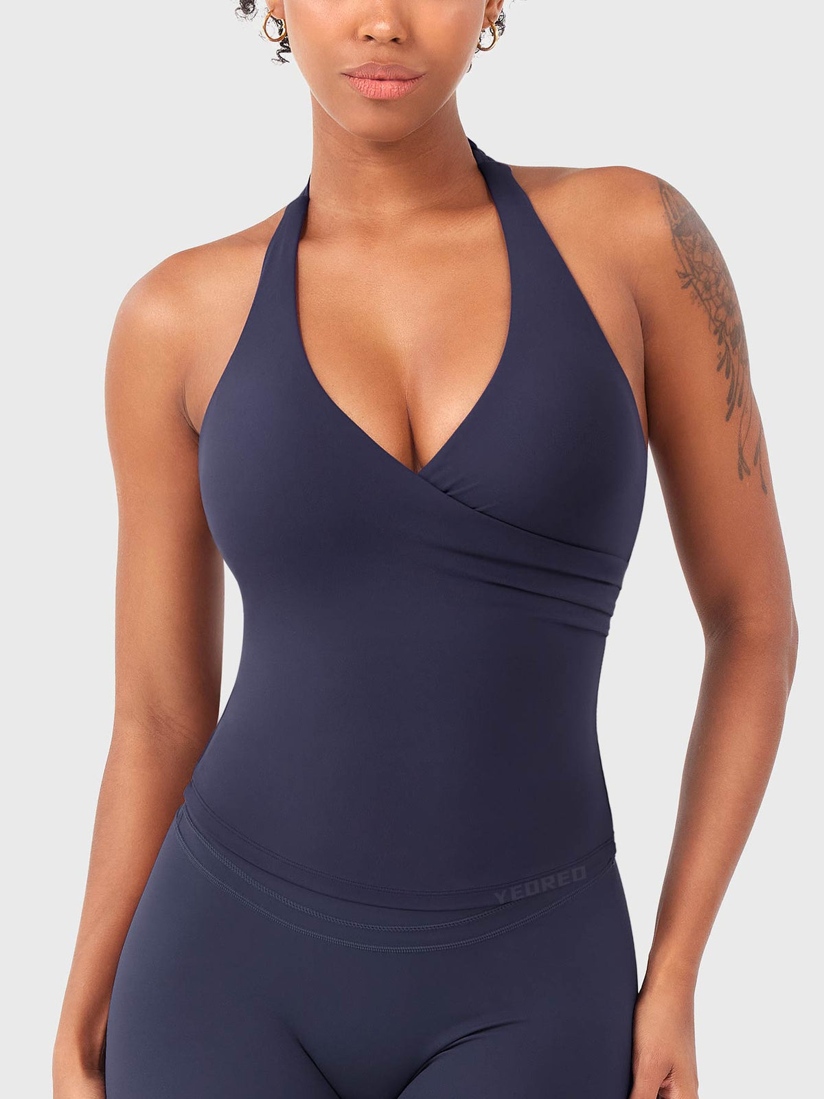 Canotta Elevine halter con scollo a V