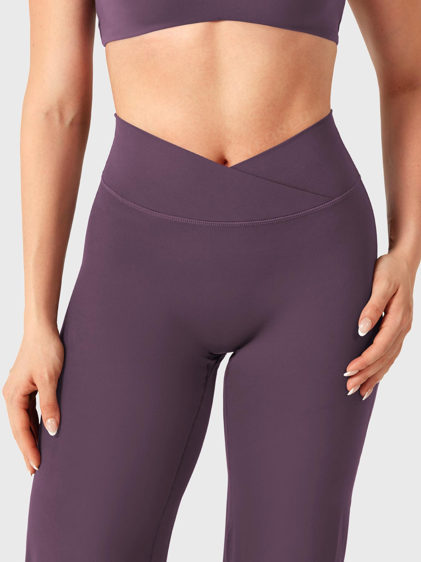 Yeoreo Eddiy 31.5" V-waistband Straight Leggings