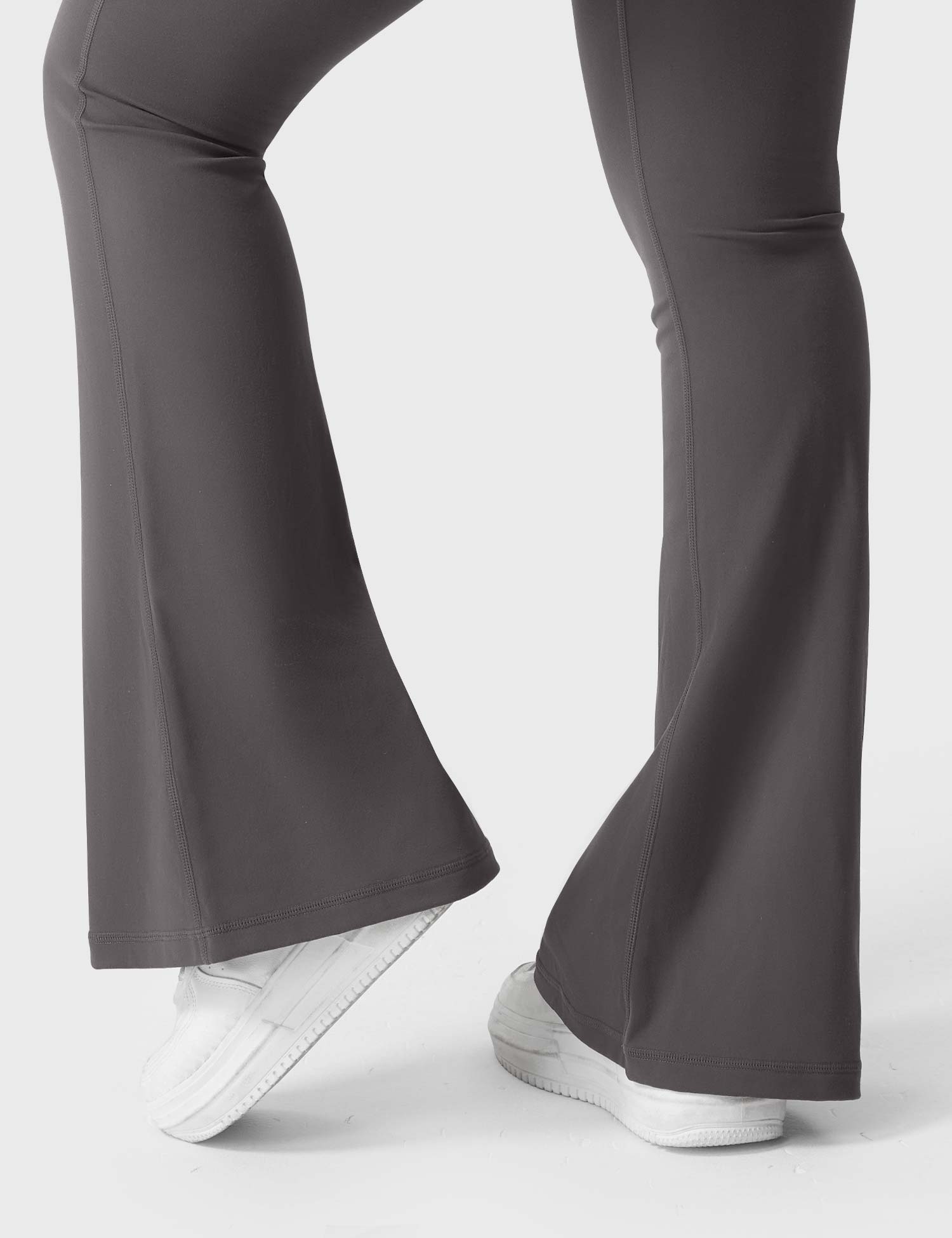 Yeoreo Brittany 30" Flared Leggings with Pockets